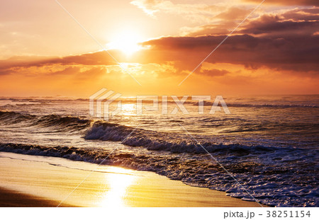 Sea sunset Sea sunset 38251154