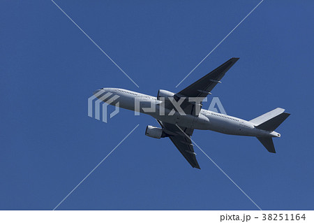 飛行機の離陸 38251164