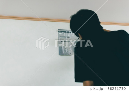 installation of an air conditioner 38251730