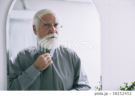 Dressing up for event 38252452