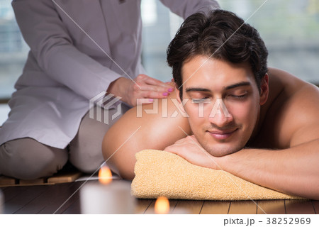 Young handsome man during spa procedure Young handsome man during spa procedure 38252969