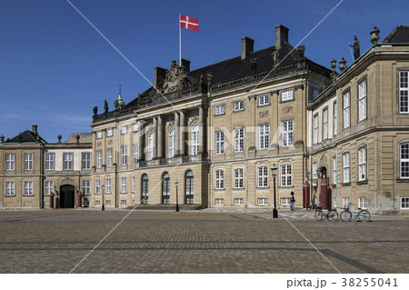 Amalienborg Palace - Copenhagen - Denmark 38255041