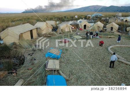 チチカカ湖、ウロス島 38256894
