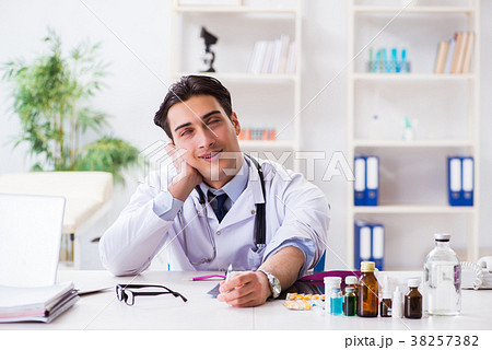 Doctor drug addict in the hospital Doctor drug addict in the hospital 38257382