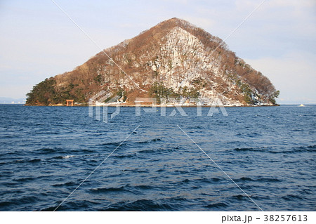 浅虫温泉街沖にあり、浅虫温泉の象徴とも言われる「湯の島」。 38257613