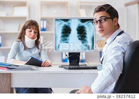 Young woman visiting radiologist for x-ray exam Young woman visiting radiologist for x-ray exam 38257812