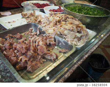 ベトナムのフォー屋さんで ベトナムのフォー屋さんで 38258504