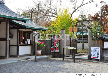 鎌倉鶴岡八幡宮神苑ぼたん庭園入口 38259498