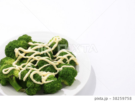 マヨネーズで食べるブロッコリー 38259758