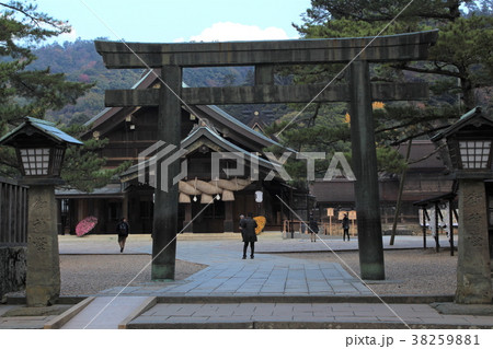 出雲大社の銅鳥居 38259881