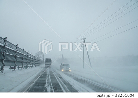 吹雪の国道２３１号オロロンライン（石狩市） 38261004