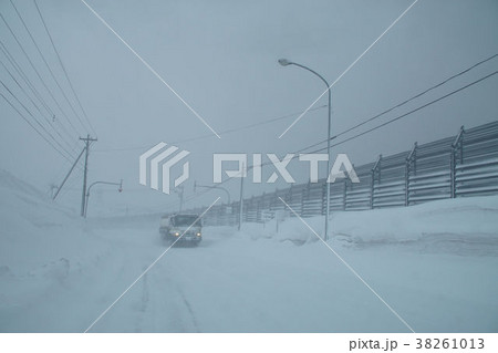 吹雪の国道231号オロロンライン(石狩市) 吹雪の国道231号オロロンライン(石狩市) 38261013