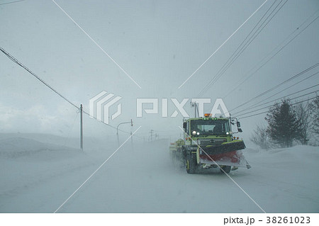 吹雪の国道２３１号オロロンライン（石狩市） 38261023