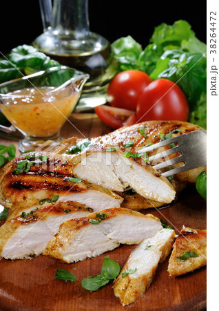 Grilled chicken breast 38264472