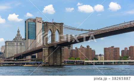 New York skyline with Brooklyn Bridge 38265887