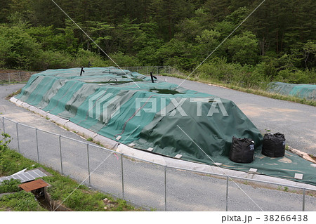 福島第一原子力発電所事故にともなう除染作業で発生した除染廃棄物（仮置場） 38266438