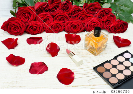 Bouquet of red roses, perfume, lipstick 38266736