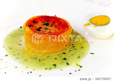 Pie in tomato sauce with aromatic herbs Pie in tomato sauce with aromatic herbs 38270007