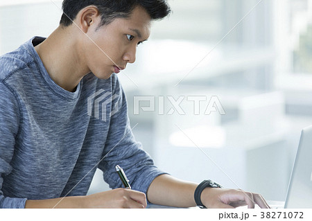 大学生　キャンパスイメージ 38271072