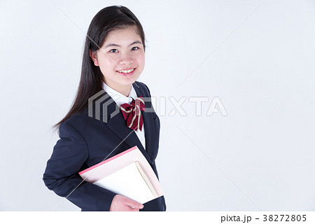 本とノートを持つ女子高生 本とノートを持つ女子高生 38272805