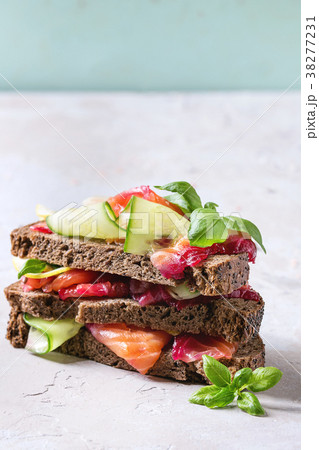 Beetroot marinated salmon sandwiches Beetroot marinated salmon sandwiches 38277231