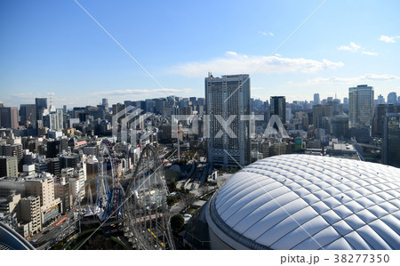 日本の東京都市景観・神田駿河台や大手町、丸の内、霞が関方面などを望む（右奥付近に東京タワーなど） 38277350