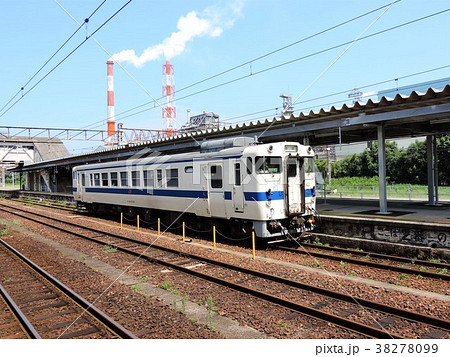 鹿児島本線 八代駅に停車中の人吉行き普通列車 鹿児島本線 八代駅に停車中の人吉行き普通列車 38278099