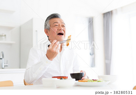 シニア 男性 食事 シニア 男性 食事 38280531