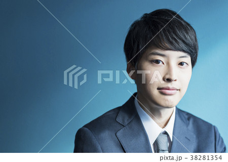 考えるビジネスマン 38281354