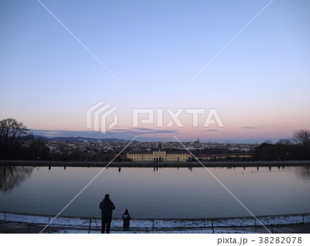 ウィーン*夕暮れのシェーンブルン宮殿と庭園【オーストリア】 ウィーン*夕暮れのシェーンブルン宮殿と庭園【オーストリア】 38282078