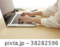 仕事　オフィス　女性　 38282596