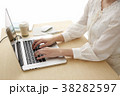 仕事　オフィス　女性　 38282597