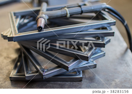 材料を溶接 38283156