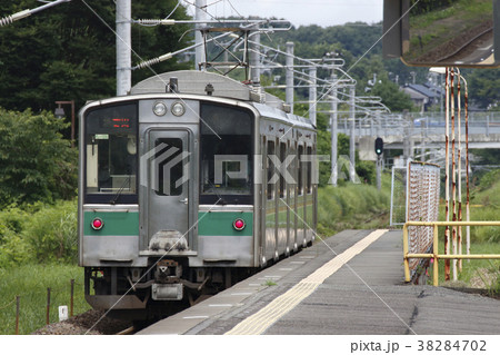 白坂駅を発車する東北本線701系100番台(福島地区) 白坂駅を発車する東北本線701系100番台(福島地区) 38284702
