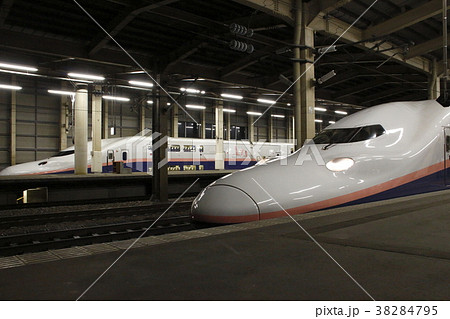 越後湯沢駅に停車中のE4系新幹線Maxとき号 越後湯沢駅に停車中のE4系新幹線Maxとき号 38284795
