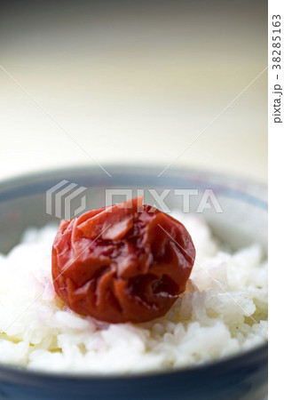 酸っぱい梅干しは健康に良い食品 38285163