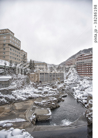冬の定山渓温泉街 38286198