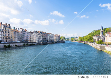 ソーヌ川から見るリヨンの街並 ソーヌ川から見るリヨンの街並 38286301