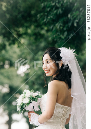 ウェディングドレスの女性 ブライダル 花嫁 ウェディングドレスの女性 ブライダル 花嫁 38287812