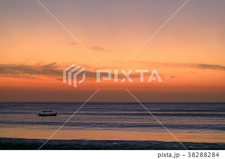 バリ島のサンセット バリ島のサンセット 38288284