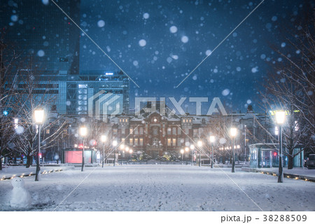 東京最強寒波の日の東京駅 18年1月22日の写真素材 3509
