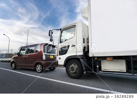 煽り運転 トラック  38289289