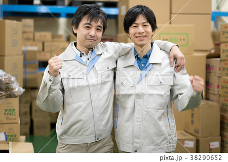 倉庫　楽しい　職場　働きがい 38290652