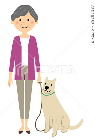 シニア女性 おばあちゃん 愛犬 シニア女性 おばあちゃん 愛犬 38295187