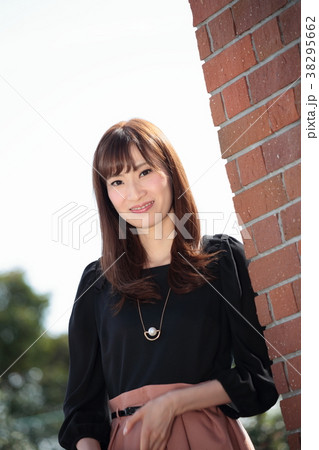 若い女性のポートレート 若い女性のポートレート 38295662