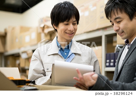 倉庫　商談　取引　営業 38296124