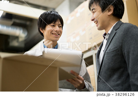 倉庫　商談　取引　営業 38296126