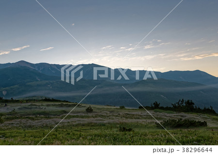 北アルプス・太郎平から雲ノ平・槍ヶ岳方面の夜明け 北アルプス・太郎平から雲ノ平・槍ヶ岳方面の夜明け 38296644