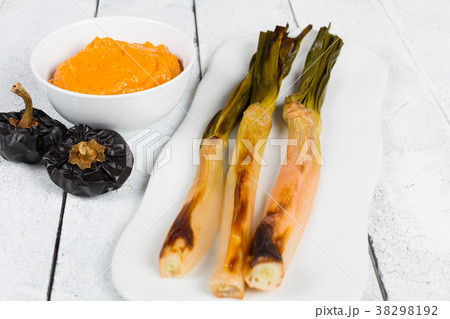 Calsots on the grill 38298192