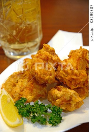 おいしい鶏唐揚とハイボール おいしい鶏唐揚とハイボール 38299387
